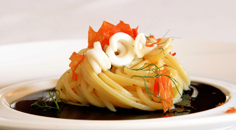 SuperSpaghettone alle seppie e finocchietto, di Domenica Vagnarelli (foto Ivano Di Benedetto) SuperSpaghettone alle seppie e finocchietto, di Domenica Vagnarelli (foto Ivano Di Benedetto)