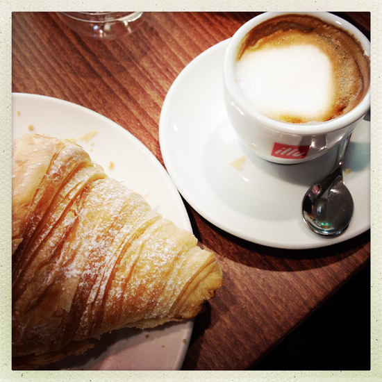 Caffetteria Torinese, croissant e caffè| ©Sandra Longinotti