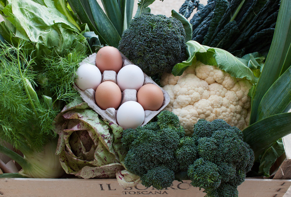 cassetta di ortaggi e uova biologici, food delivery de Il Borro