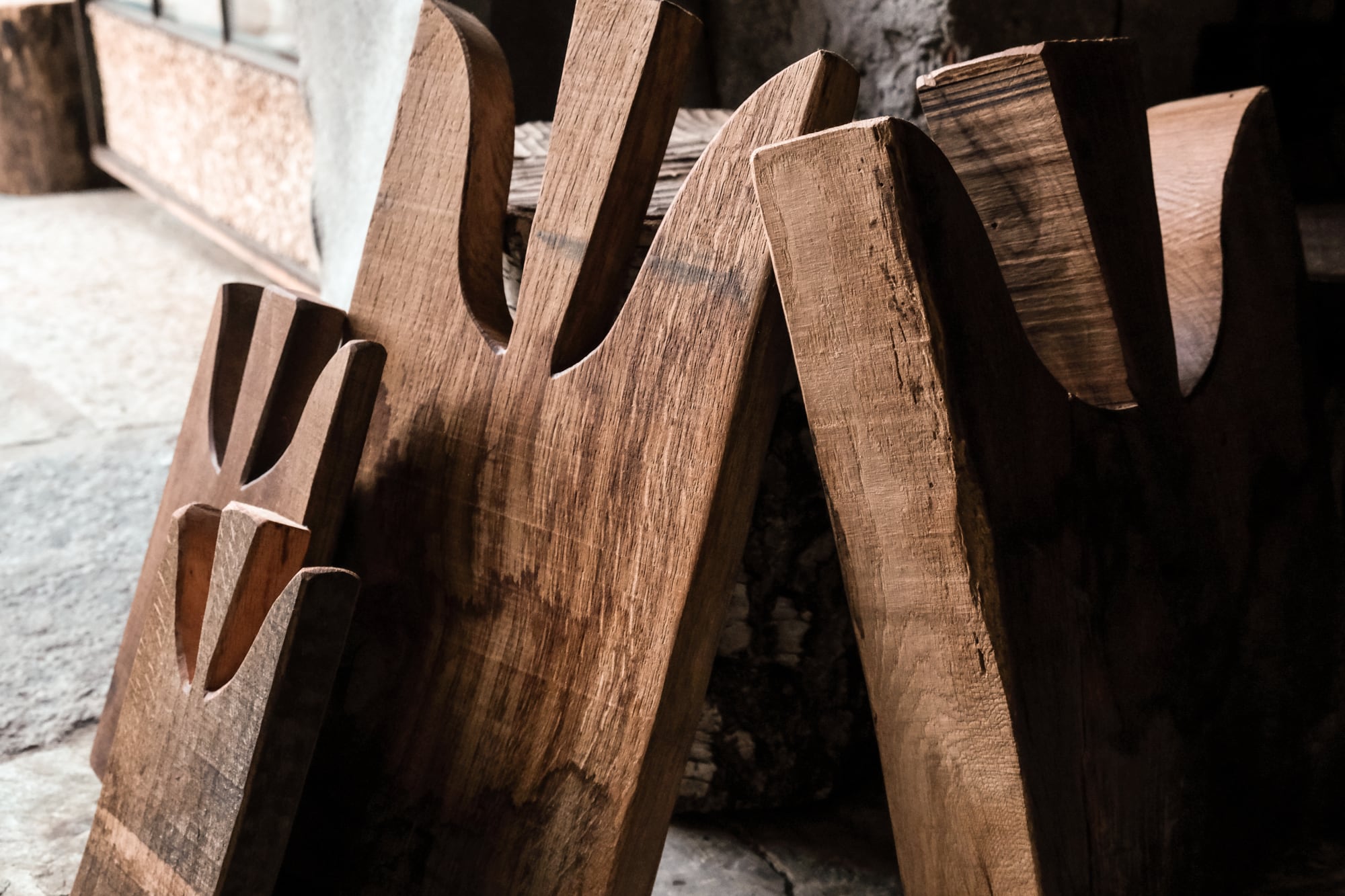 Taglieri in legno fatti a mano da Riccardo Monte | ©foto Katie May