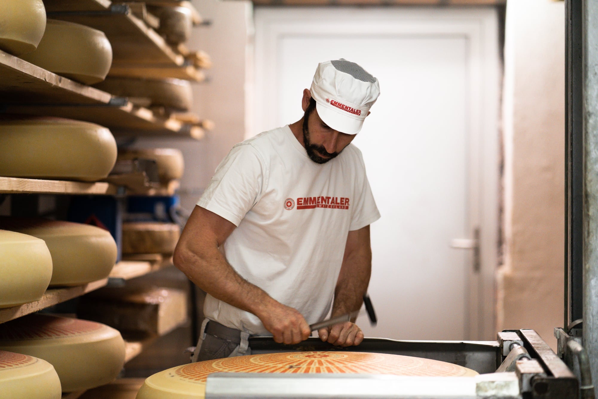 Emmentaler DOP raccontato da Theo, che lo fa - Sandra Longinotti